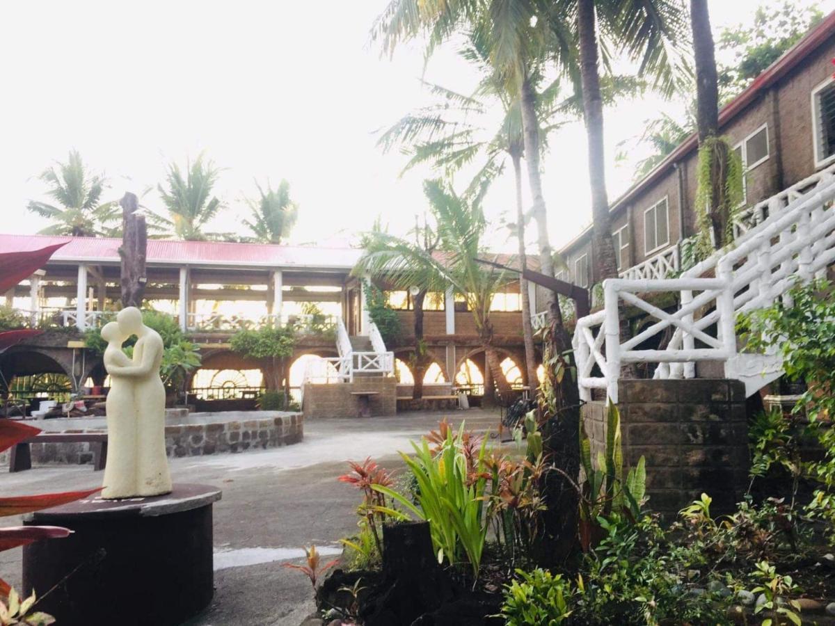 Sunbloom Beachfront Hotel And Restaurant Zambales Sinabacan Bagian luar foto
