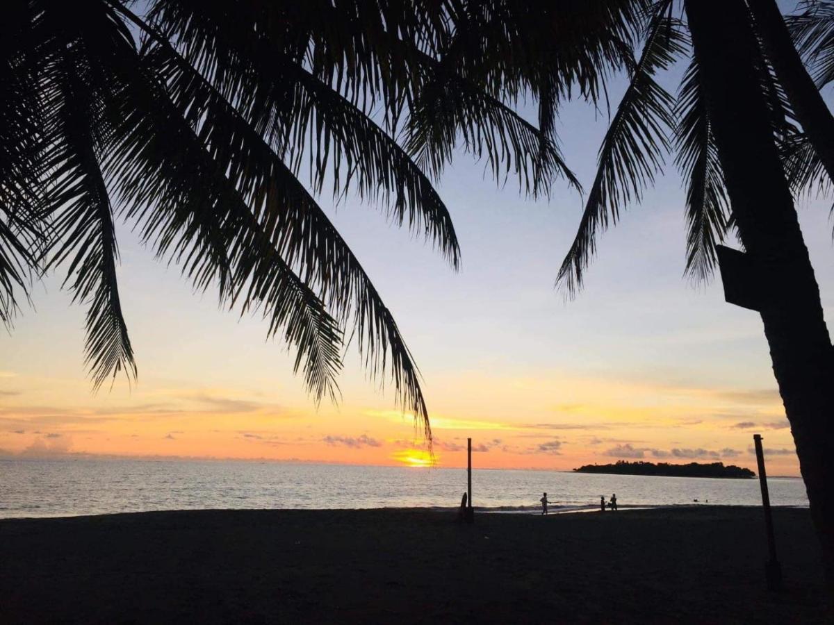 Sunbloom Beachfront Hotel And Restaurant Zambales Sinabacan Bagian luar foto