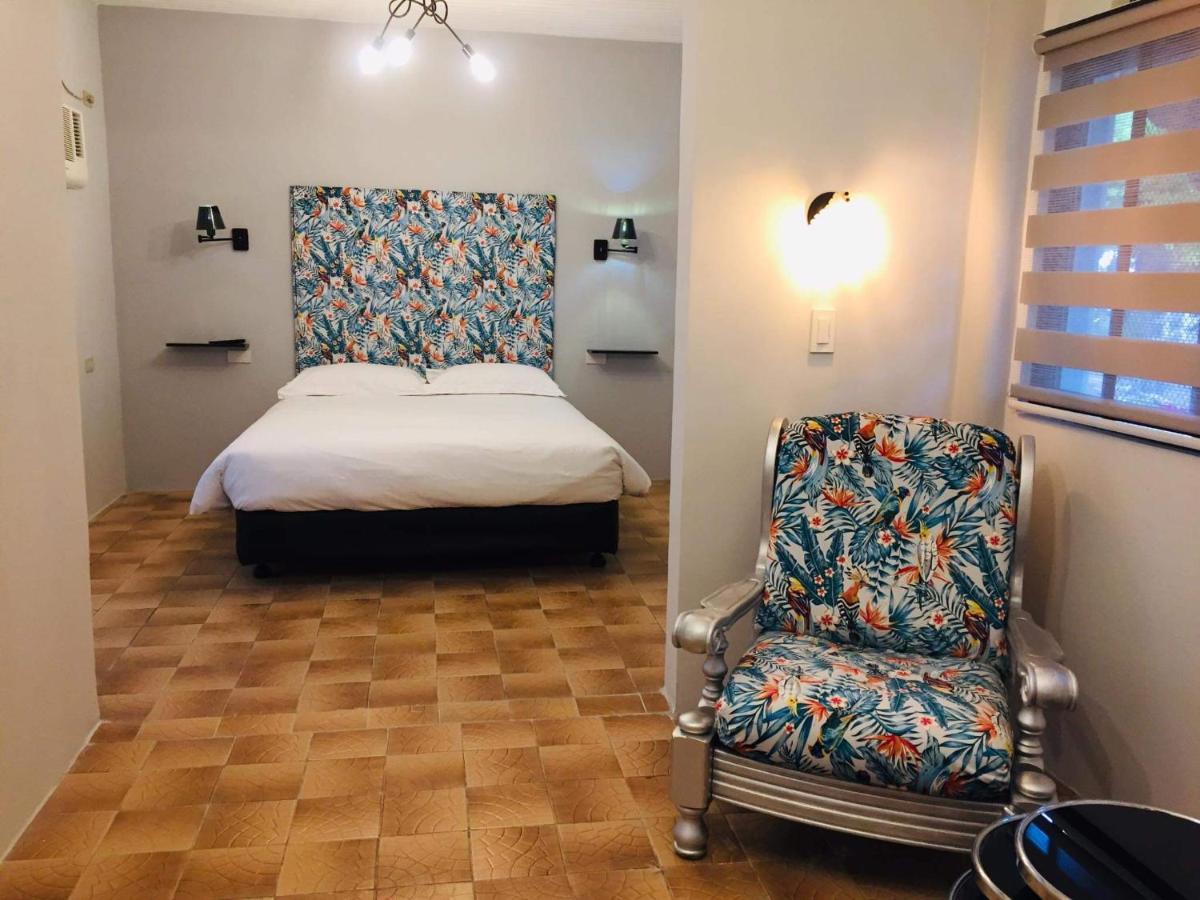 Sunbloom Beachfront Hotel And Restaurant Zambales Sinabacan Bagian luar foto