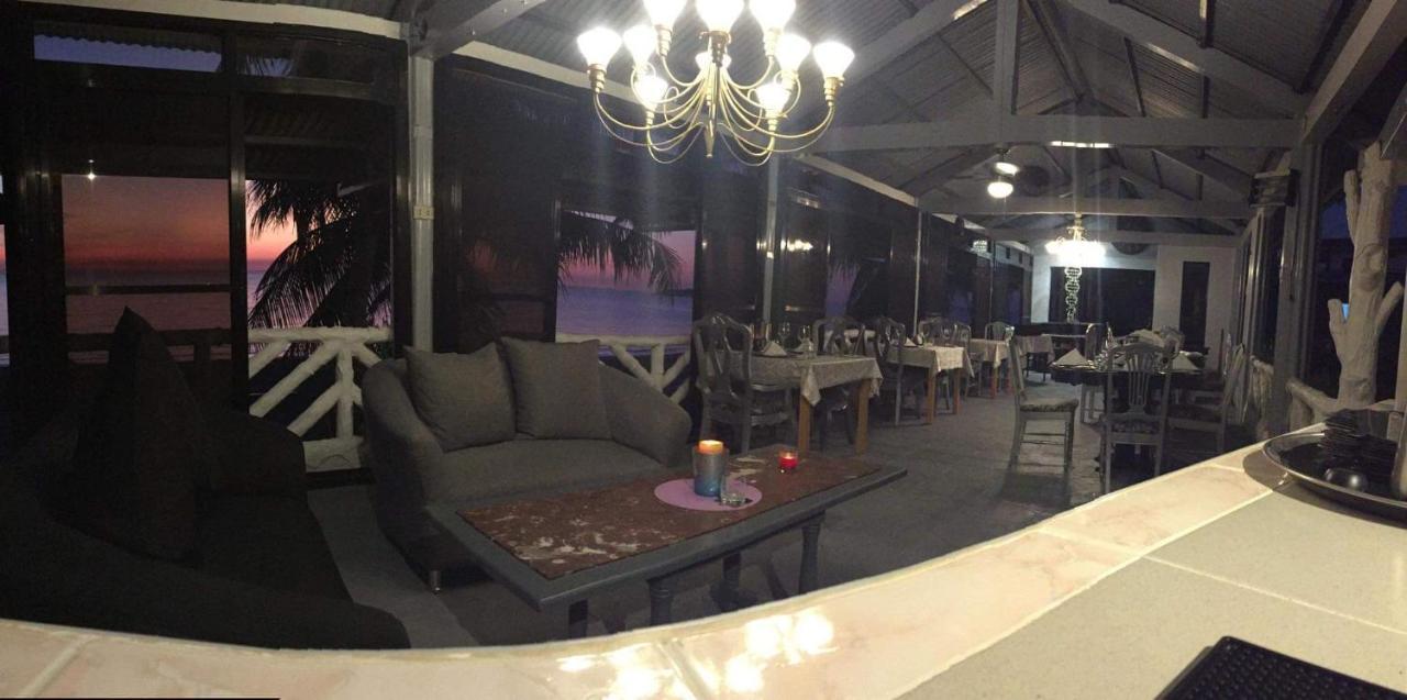 Sunbloom Beachfront Hotel And Restaurant Zambales Sinabacan Bagian luar foto