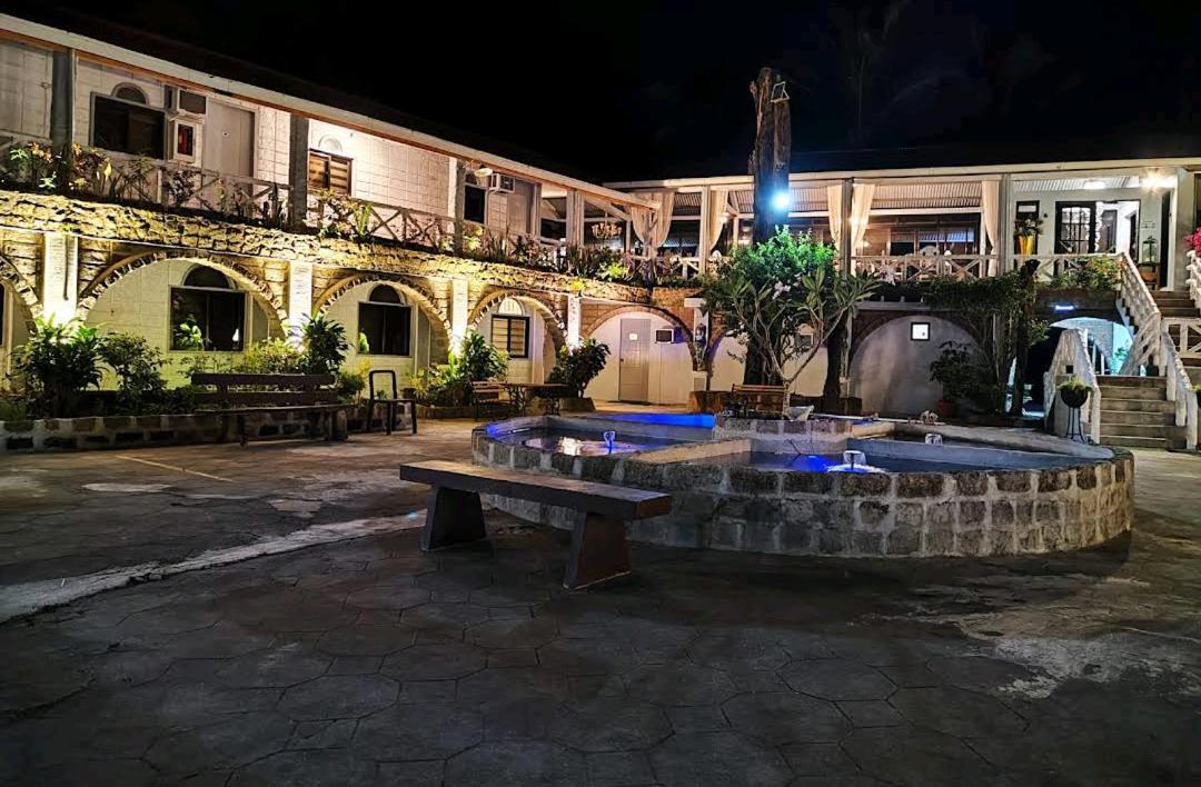 Sunbloom Beachfront Hotel And Restaurant Zambales Sinabacan Bagian luar foto