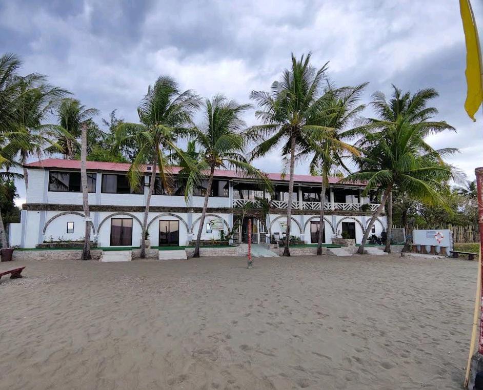 Sunbloom Beachfront Hotel And Restaurant Zambales Sinabacan Bagian luar foto