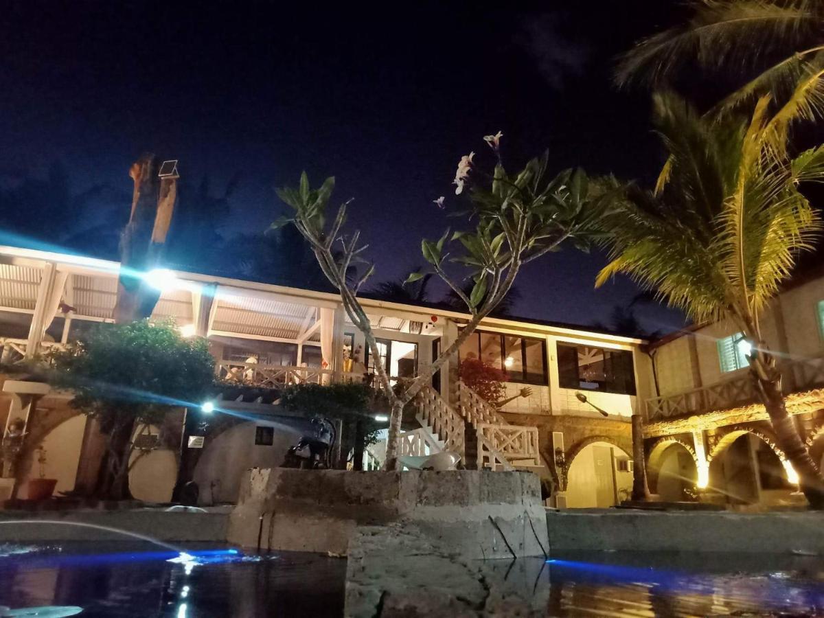 Sunbloom Beachfront Hotel And Restaurant Zambales Sinabacan Bagian luar foto