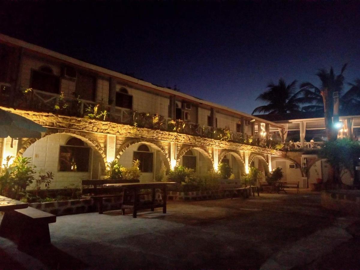 Sunbloom Beachfront Hotel And Restaurant Zambales Sinabacan Bagian luar foto