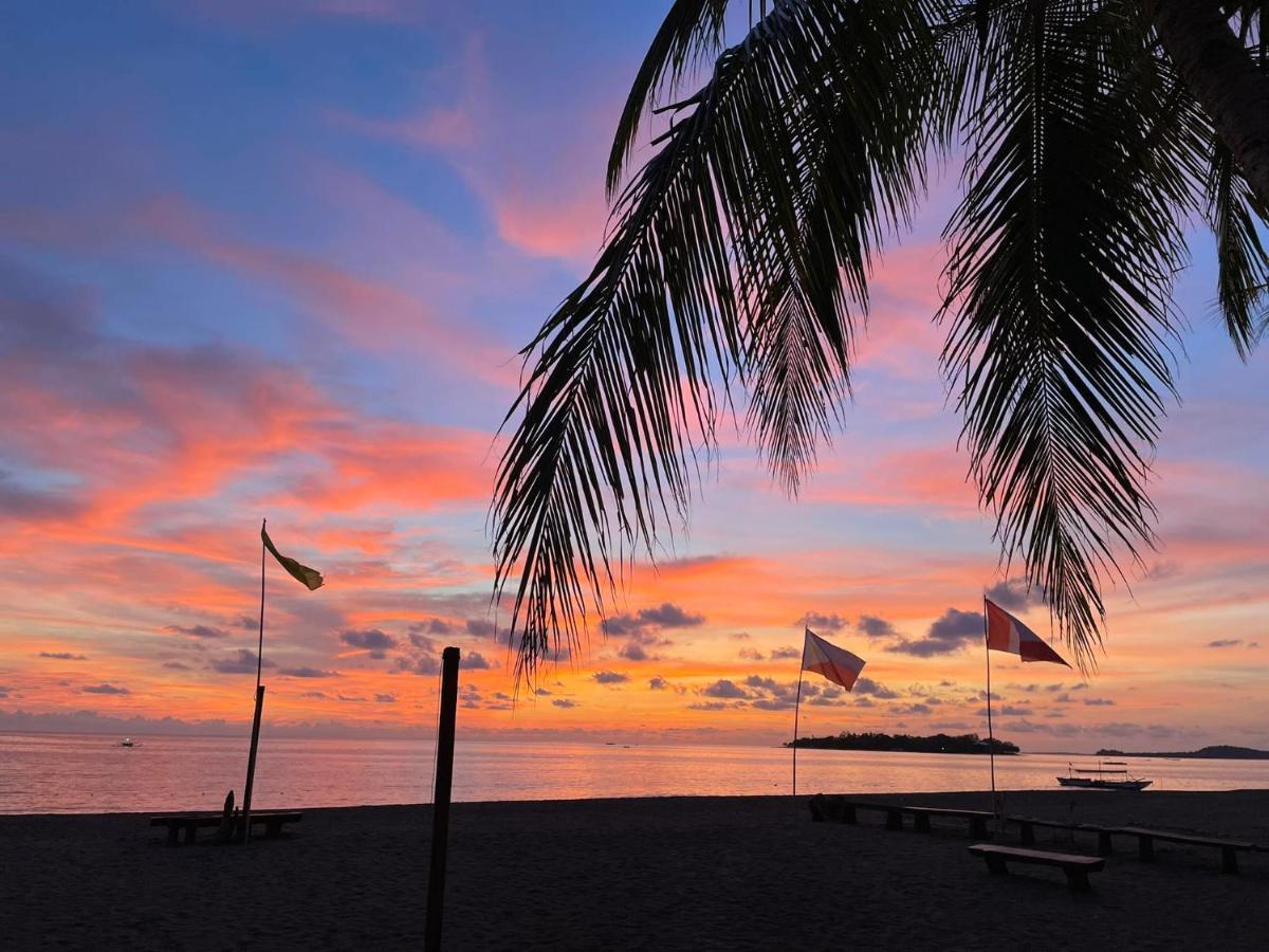 Sunbloom Beachfront Hotel And Restaurant Zambales Sinabacan Bagian luar foto