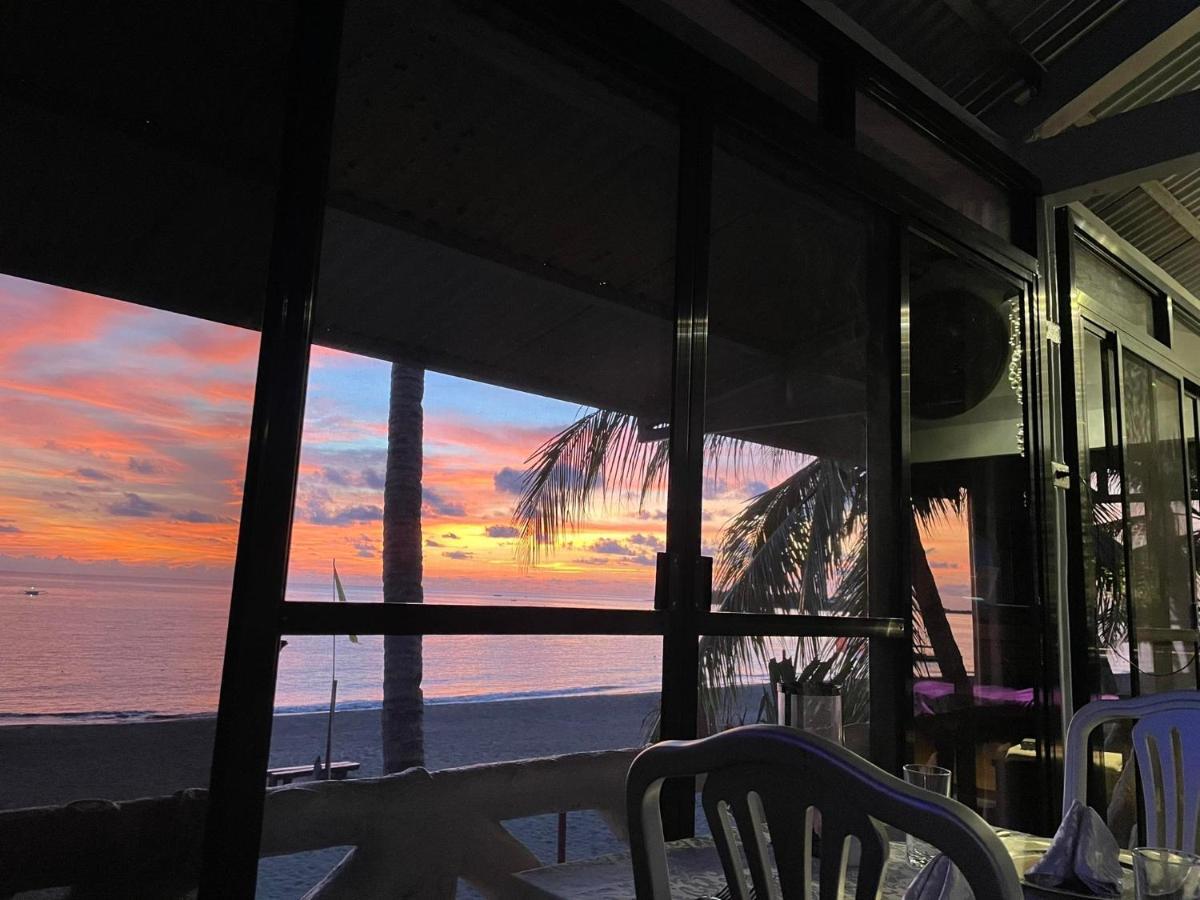 Sunbloom Beachfront Hotel And Restaurant Zambales Sinabacan Bagian luar foto