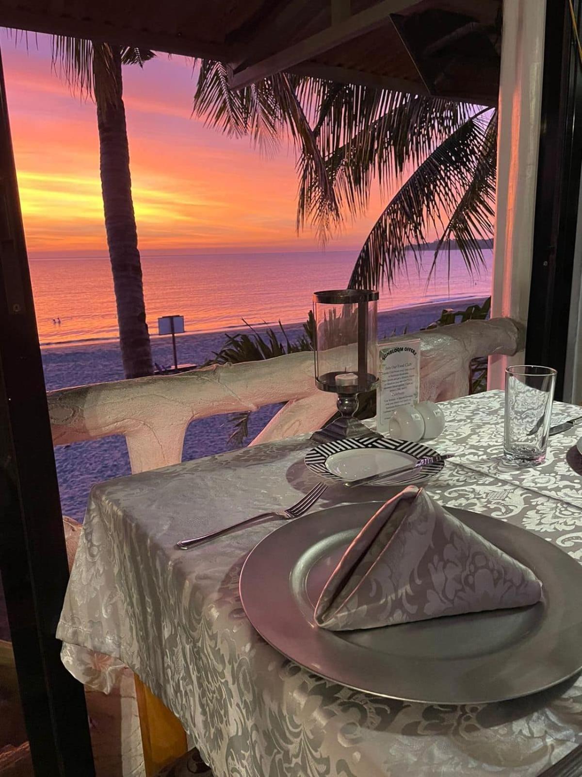Sunbloom Beachfront Hotel And Restaurant Zambales Sinabacan Bagian luar foto