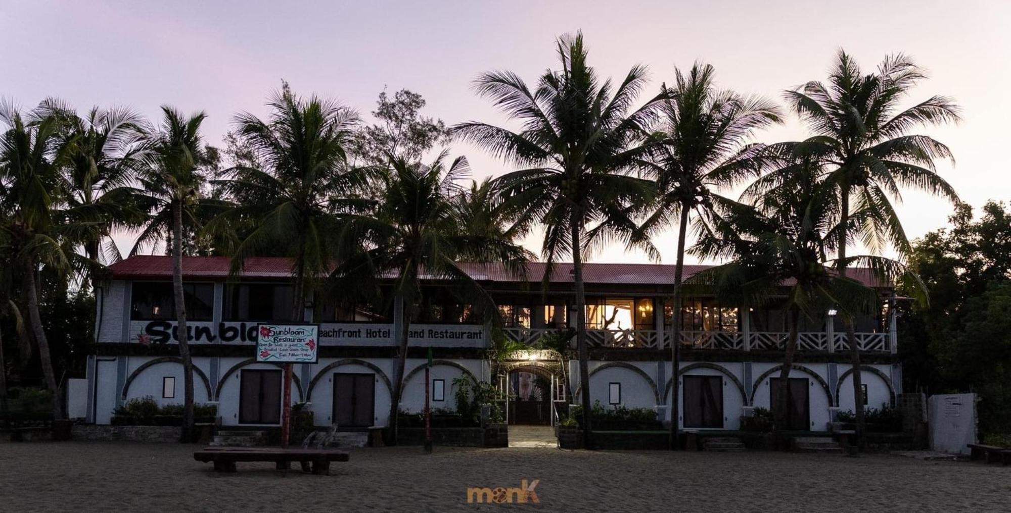 Sunbloom Beachfront Hotel And Restaurant Zambales Sinabacan Bagian luar foto